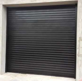 Cortina metálica electro pintada color negro matte
